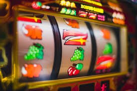 Meja live Caribbean Stud Poker mamabet dengan croupier profesional